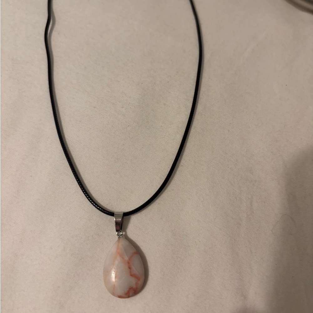 Elegant Black and Cream Pendant Necklace